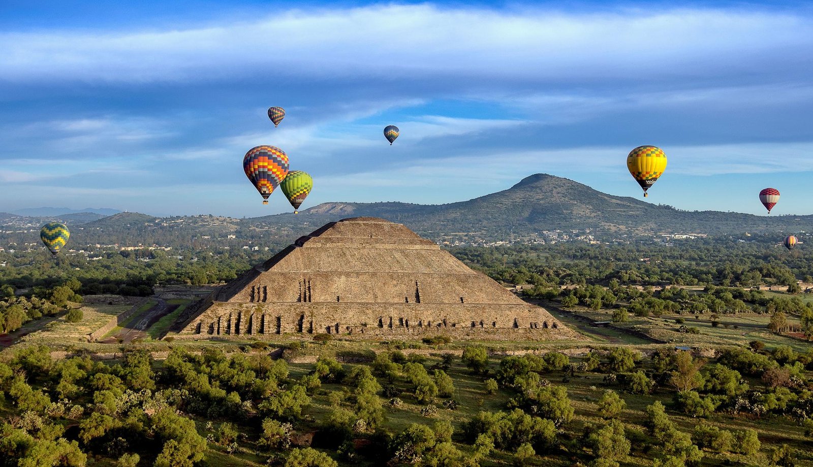 teotihuacan pyramids balloon flight