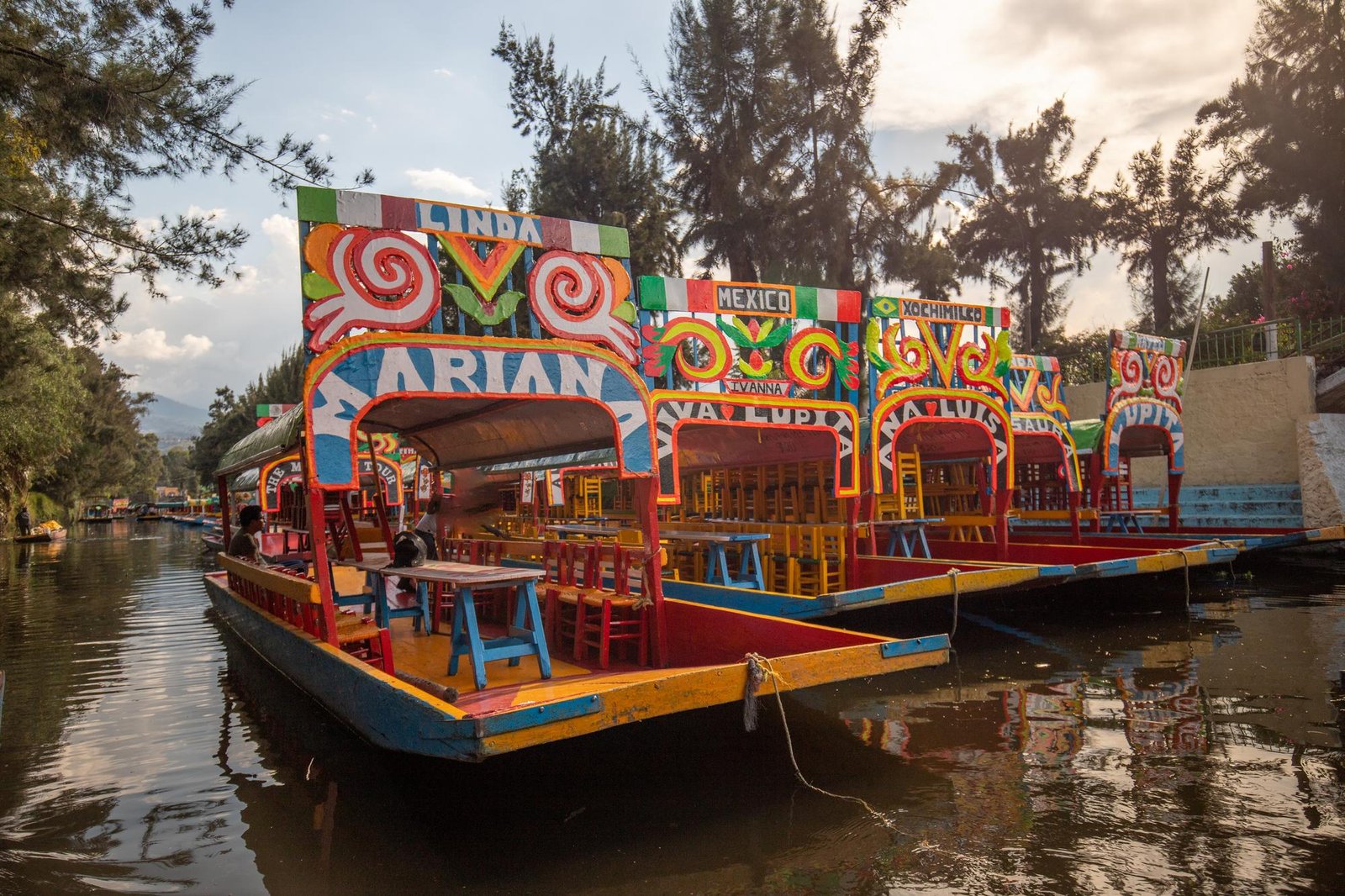 trajineras in xochimilco