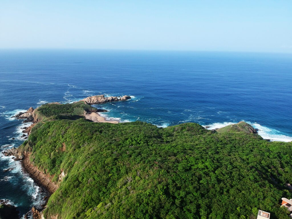 No. 1 Transporte Privado en Oaxaca | Lujo y Confort vista aerea de punta cometa en Oaxaca