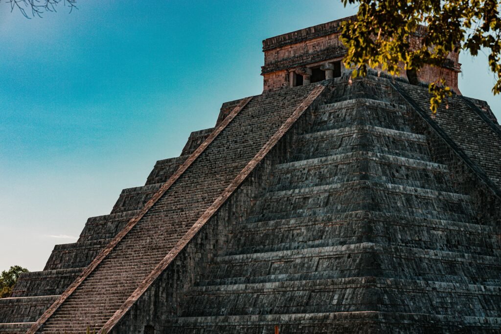 No. 1 Tours Privados en México | Lujo y Confort majestuosa piramide de chichen itza
